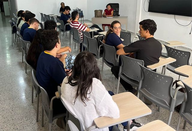 Clase Semillero en aula con la Dra Doris Gomez C
