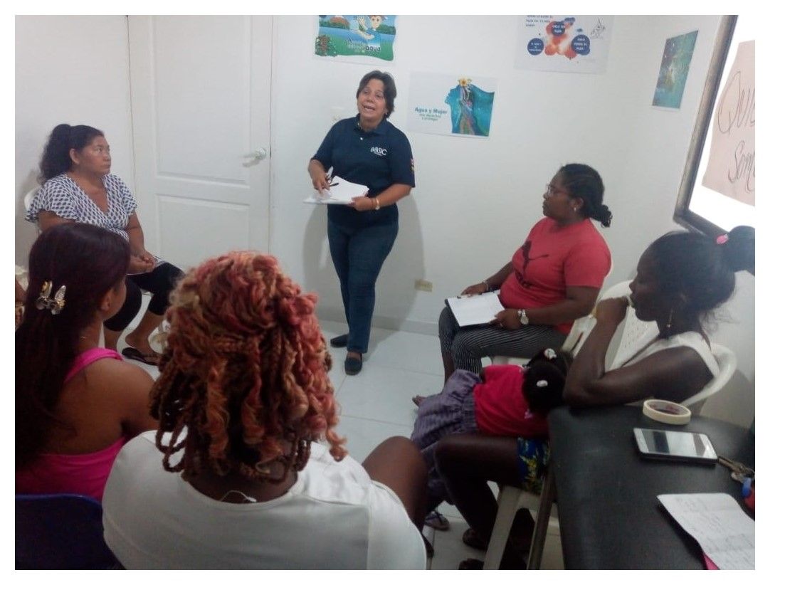 Laboratorio UNIMOL - Mujeres al Agua, Tierra Bomba
